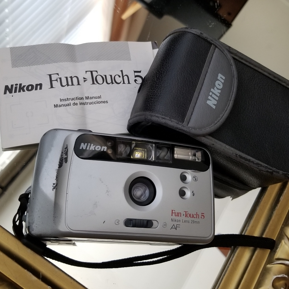 ❗Nikon Fun Touch 5 - 35mm point-and-shoot film Camera with Case❗
